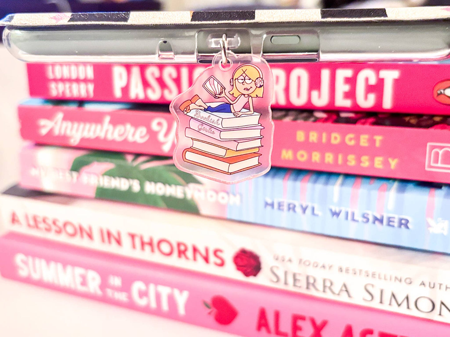 Lizzie e-Reader Charm