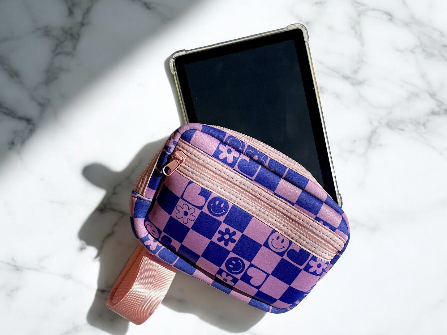 Checkered pattern nylon belt bag with Kindle on the inside