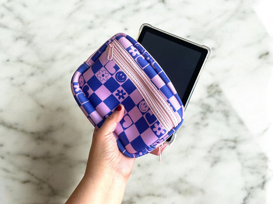 Checkered pattern nylon belt bag with Kindle on the inside